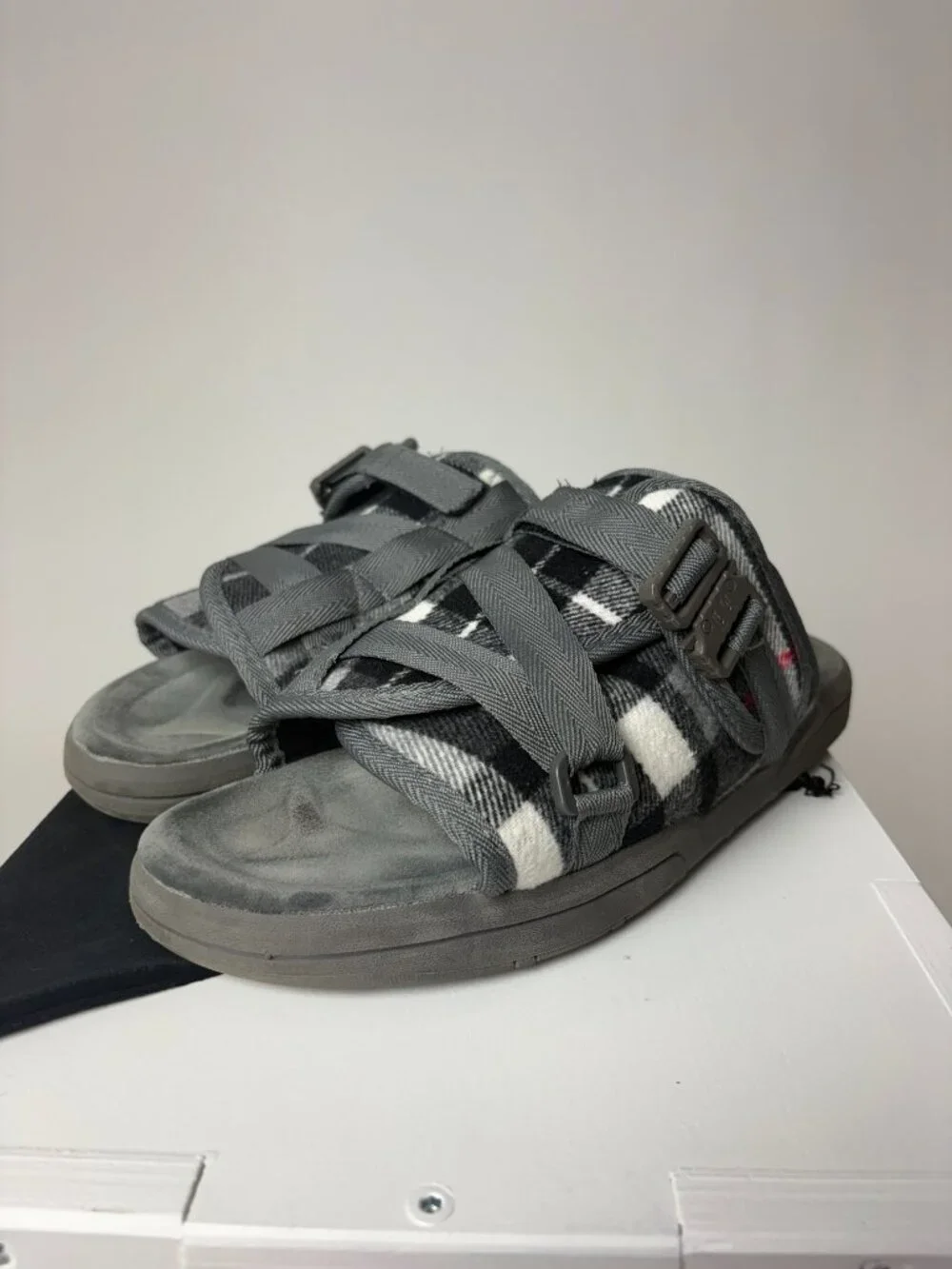 Draco Slides in black plaid